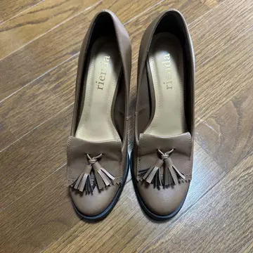프린지 장식 브라운 하이힐 펌프스