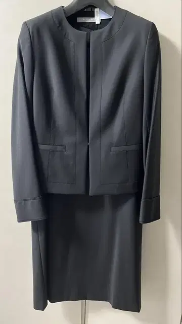띠어리 럭스 EXECUTIVE 셋업 블랙 38