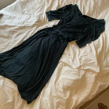에네스베 드레이프감 저지 원피스 딥 그린