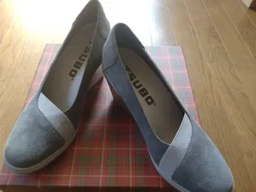 TSUBO 그레이 스웨이드 웨지힐 펌프스