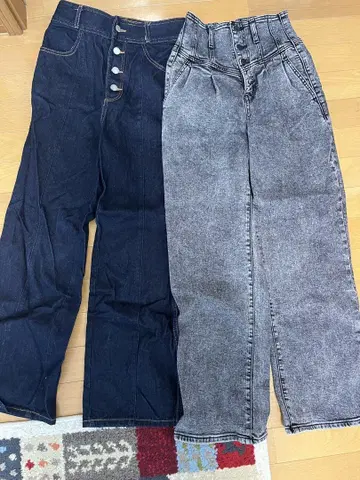 다크 블루와 그레이 데님 팬츠