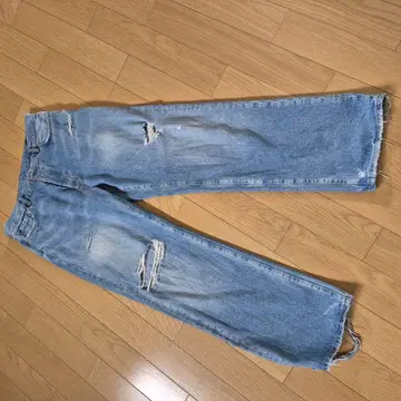 ZARA 데미지 가공 스트레이트 레그 청바지