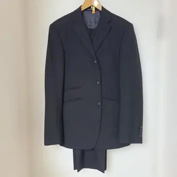 다크 그레이 비즈니스 정장 3버튼