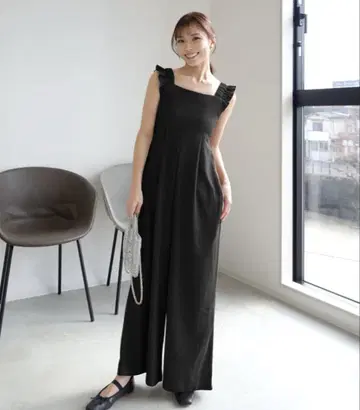 [ kimina 콜라보 ] 숄더 프릴 올인원 숏 블랙