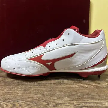 Mizuno 화이트/레드 스파이크