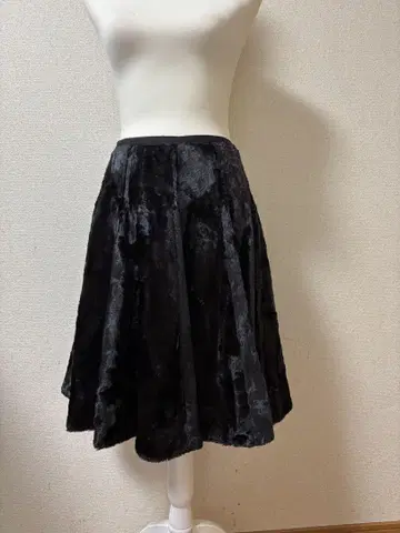 블랙 플레어 스커트 무릎 기장 EPOCA