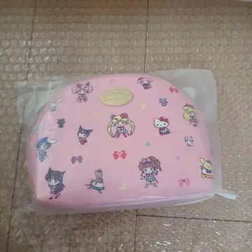 세일러문 x 헬로키티 파우치