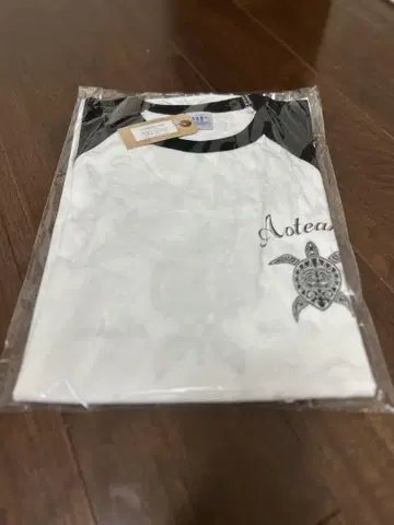 새상품 BEAR FOOT 래글런T셔츠