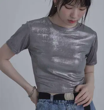 miette 미 메탈릭 크롭 T셔츠 그레이