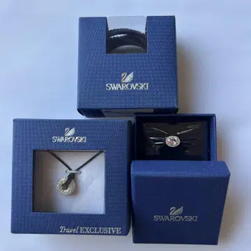 Swarovski 목걸이와 팔찌 세트