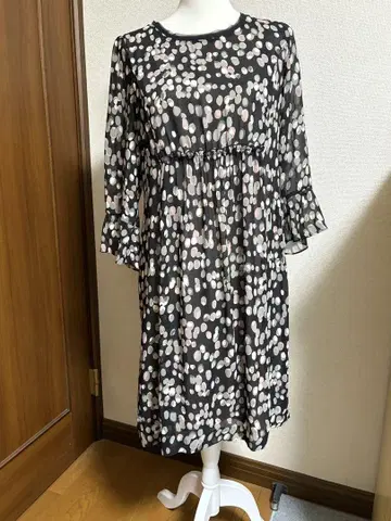 물방울 패턴 플레어 슬리브 원피스