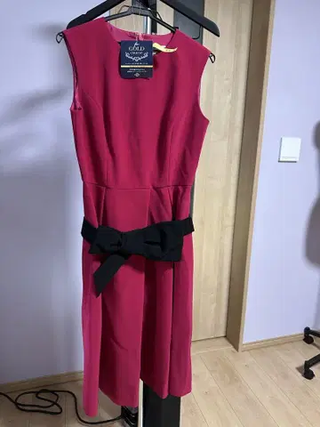 Grace Class 슬리브리스 무릎 기장 원피스