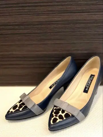 TALANTON 네이비 레오파드 무늬 스틸레토 펌프스 23cm