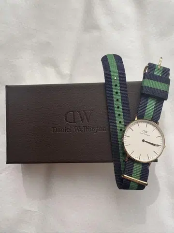 Daniel Wellington 나일론 스트랩 시계