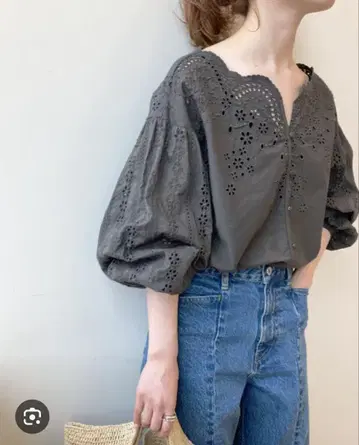 Spick&Span 스칼라넥 자수 블라우스