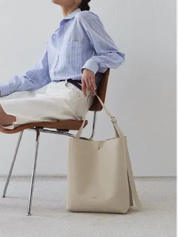 Lark Bucket Bag Large