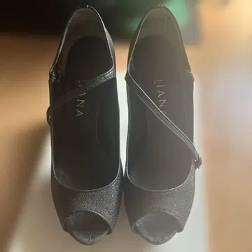 Diana 블랙 오픈토 하이힐
