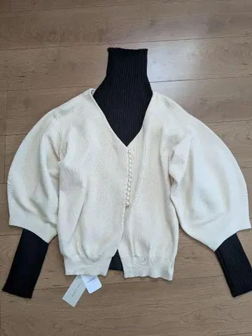 봉쥬르 사간 가디건 터틀