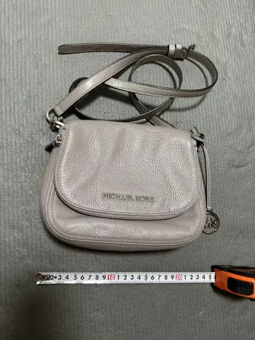 MICHAEL KORS 마이클코어스 라이트 그레이 숄더백