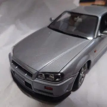 Nissan Skyline GT-R R34 실버 오토아트