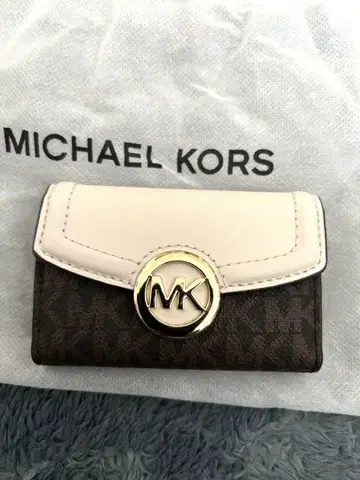미사용 새상품 MICHAEL KORS 키케이스 브라운/화이트