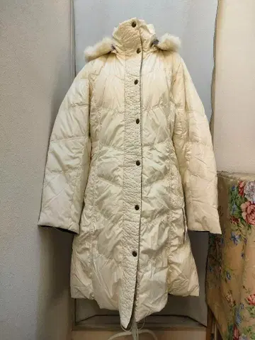 마기 MAGGY 화이트 다운 코트