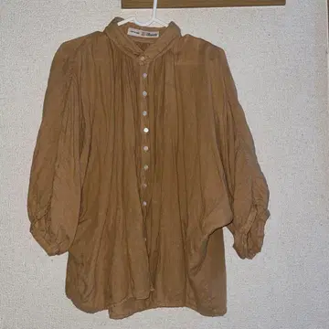 Brocante 브라운 오부 소매 셔츠