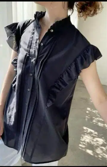 스픽 앤 스팬 슬리브리스 코튼 실크 핀턱 프릴 블라우스