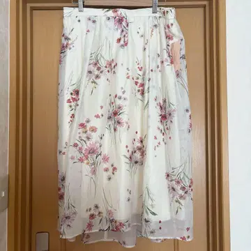 택 포함 미사용 새상품 로즈 티아라 꽃무늬 스커트