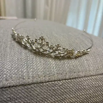 웨딩 티아라 낮게