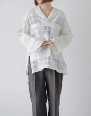 헤라 시어 체크 레이스 블라우스 풀오버