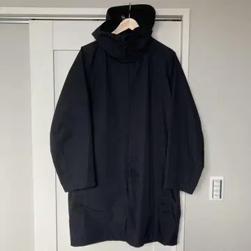 UNIQLO U 블랙 모즈 코트