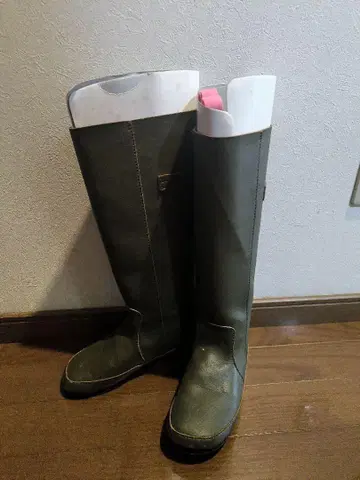 올리브 그린 버클 카키색 가죽 롱 부츠