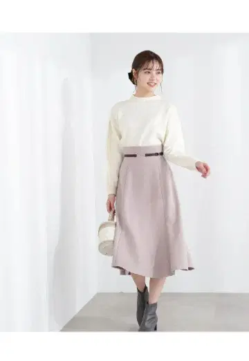 프로포션 바디 드레싱 옅은 핑크 플레어 스커트 벨트 포함