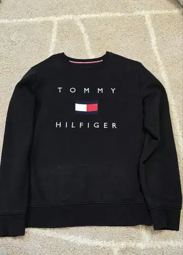 TOMMY HILFIGER 블랙 맨투맨