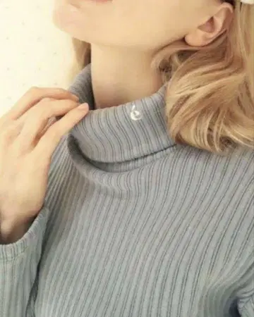 리브 터틀넥 스웨터 그레이
