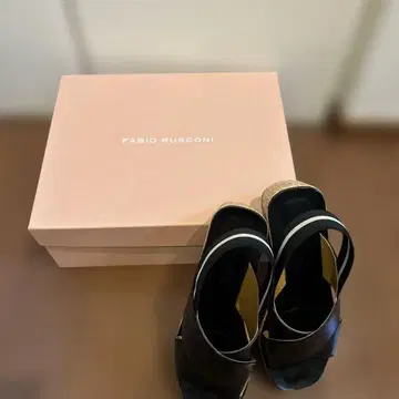 [ 상자 없으면 500엔 할인! ] 블랙 통굽 샌들