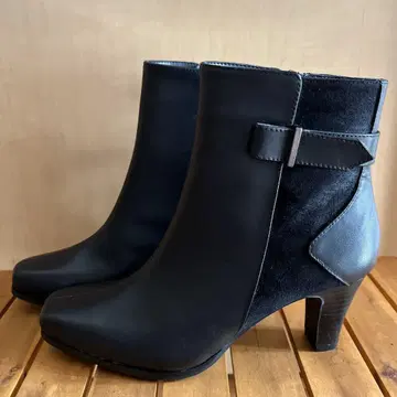 새상품급 유키코키지마 가죽 사이드 지퍼 숏부츠 스퀘어 23cm