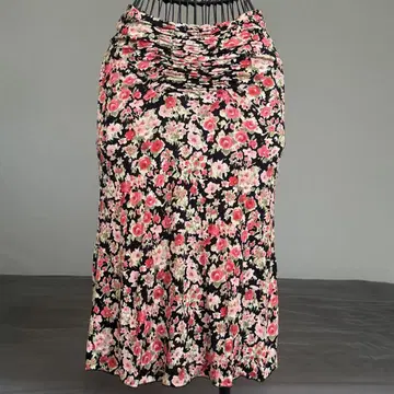 Blugirl 이탈리아제 꽃무늬 플레어 스커트 블랙 베이스 핑크