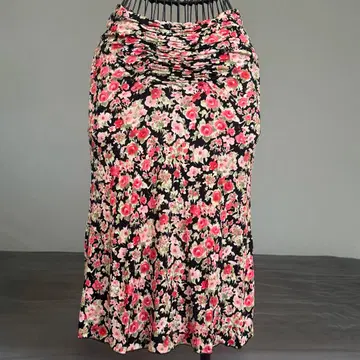 Blugirl 이탈리아제 꽃무늬 플레어 스커트 블랙 베이스 핑크