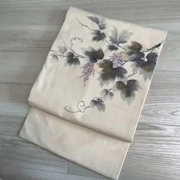 나고야 오비 포도와 잎의 손그림 무늬