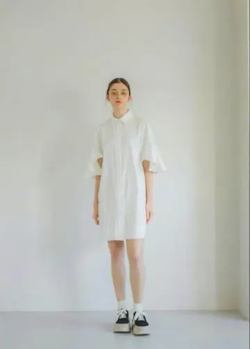 pinue 플레어 슬리브 셔츠 원피스