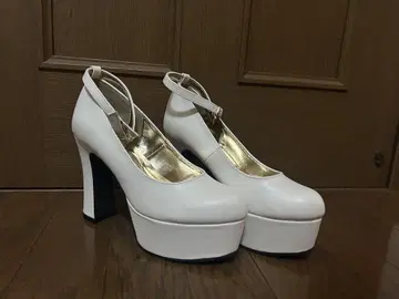 화이트 플랫폼 힐 스트랩 포함