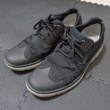 Clarks 오피스 캐주얼 스니커즈