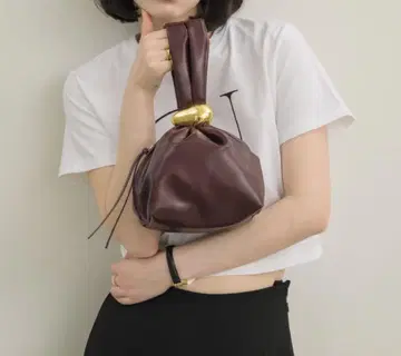 버건디 가죽 핸드백