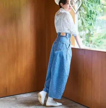 썸씽 라이트 블루 와이드 레그 커브 데님 팬츠 S 투 턱 입