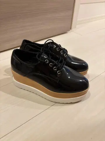 통굽 레이스업 슈즈 블랙