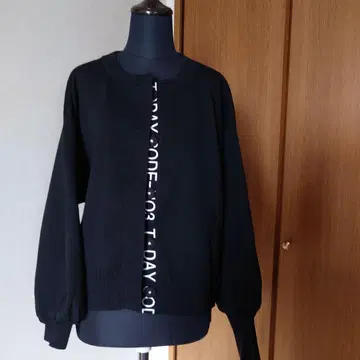 블랙 로고 가디건