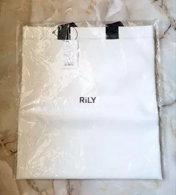 새상품 RiLY 토트백 화이트
