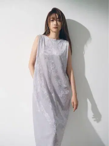 emmi 메쉬 벨로아 백 드레이프 원피스